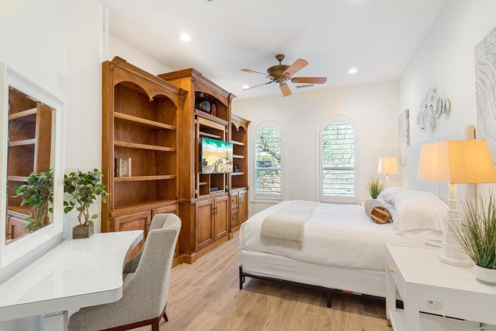 Deluxe Junior Suite interior